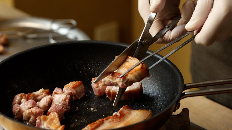 집에서 돼지고기 맛있게 굽.는.법