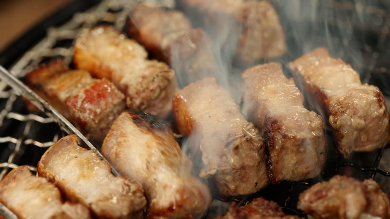 집 밖에서 돼지고기 맛있게 굽.는.법