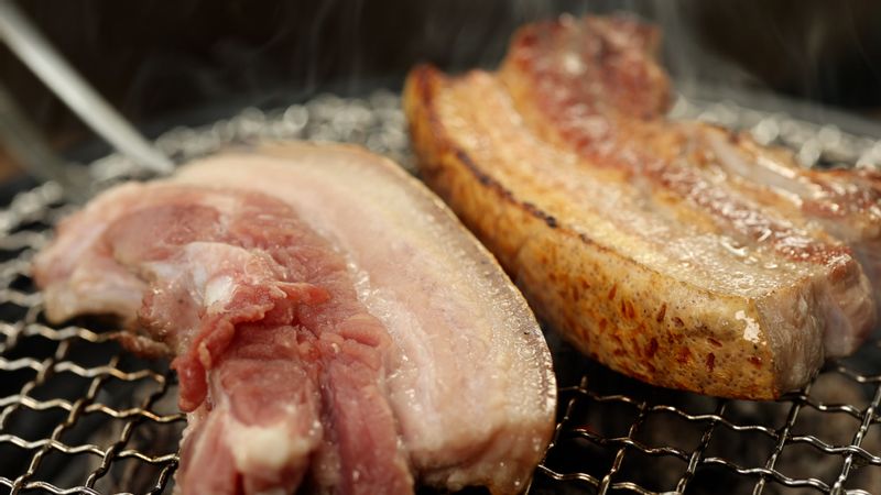 집 밖에서 돼지고기 맛있게 굽.는.법