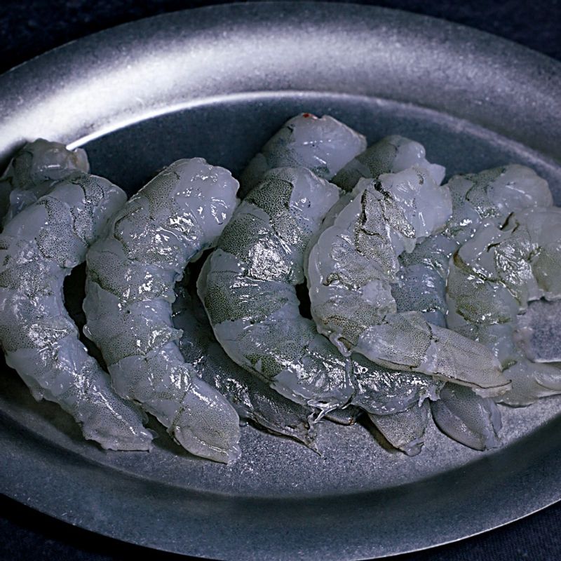 새우 껍질 쉽게 까는 법