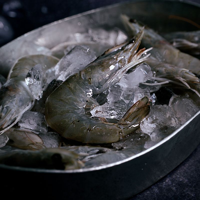 새우 껍질 쉽게 까는 법