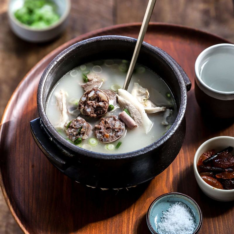 홍반장 토종순대국 700g (옵션선택)