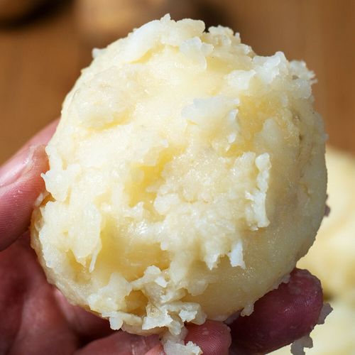 밝은 빛깔에 알이 굵고 분이 가득한 23년 노지 포슬포슬 눈꽃 개진감자를 소개합니다.