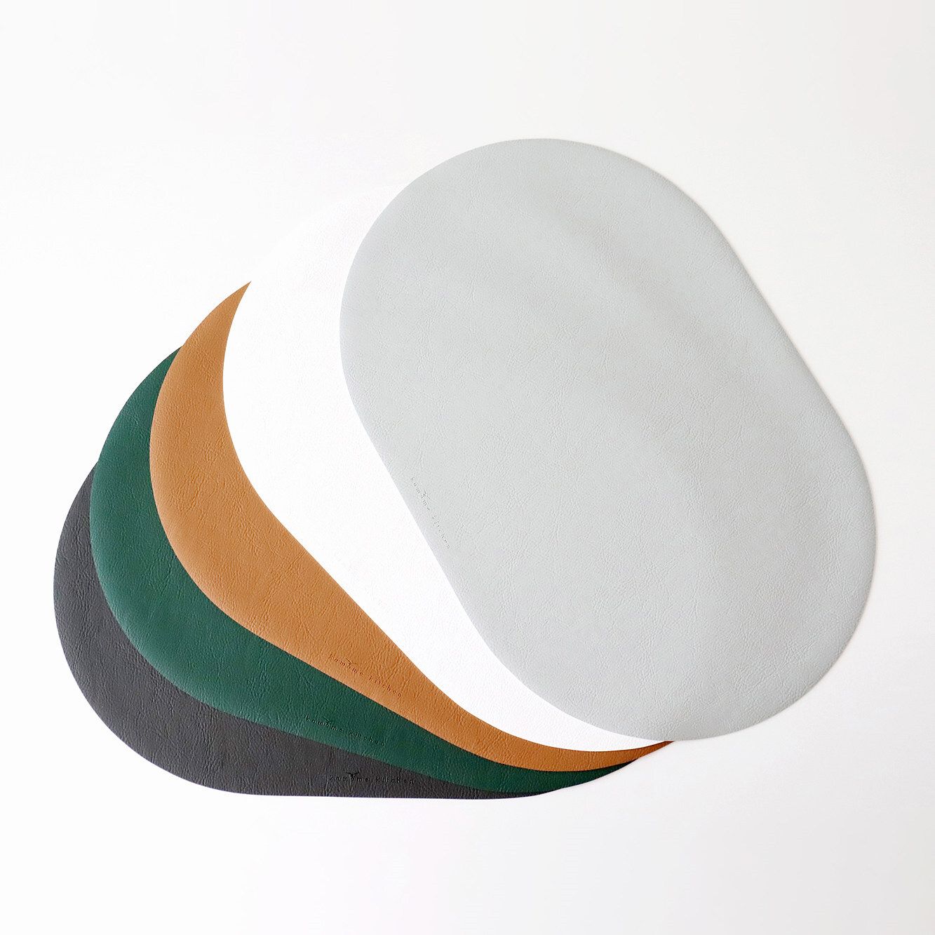 [2P세트] 카모메키친 심플렛 폴리레더 테이블매트 식탁매트 타원 5컬러