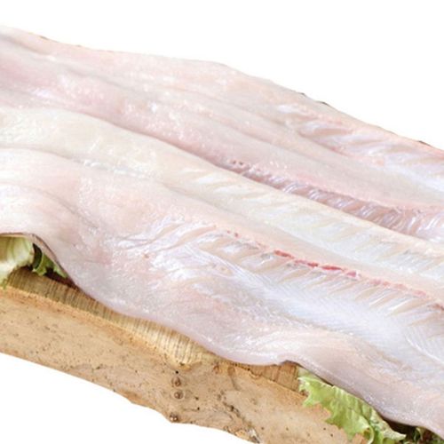 HACCP 시설에서 까다롭게 손질한 잔가시 손질 세척장어