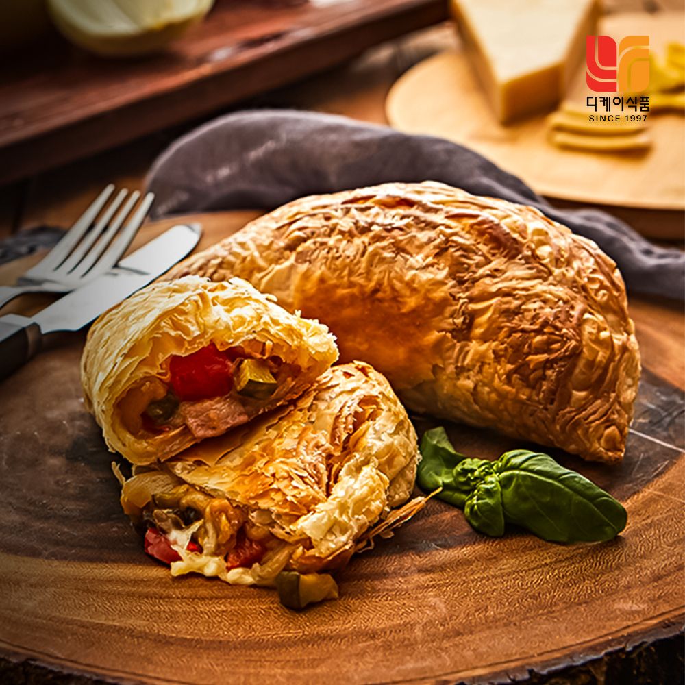 [디케이식품] 페이스트리 깔조네 클래식 반달피자 540g(135gx4개입)