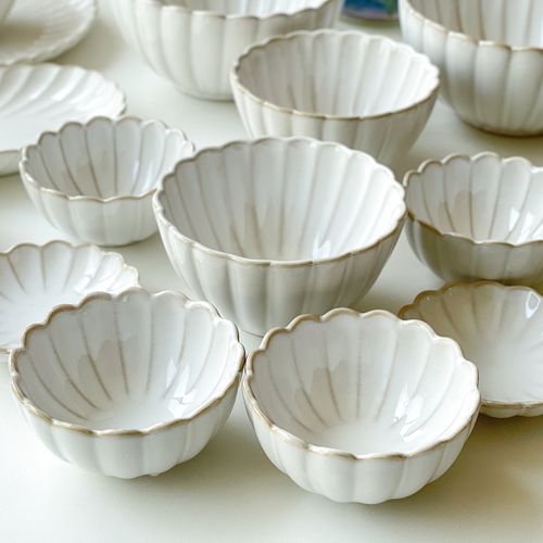 우아하면서 수수한 멋을 지닌 접시세트 : )