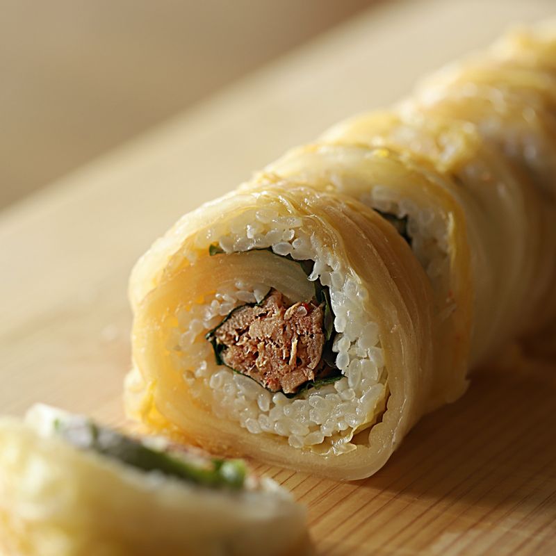 먹기 좋은 크기로 자른 후 깨소금을 뿌려 맛있게 즐겨주세요.