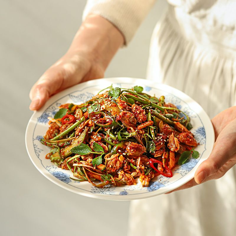 마지막에 참기름과 통깨를 넣고 가볍게 버무려 맛있게 즐겨주세요.