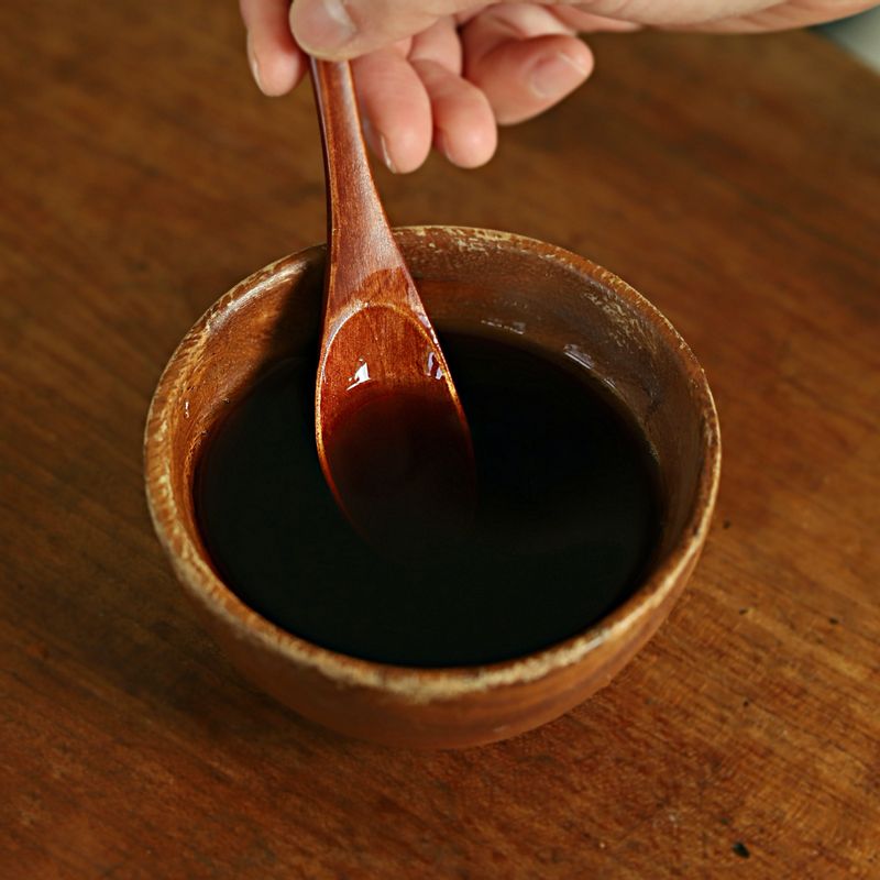 볼에 소스 재료를 넣고 섞어주세요. 쪽파는 송성 썰어주세요.