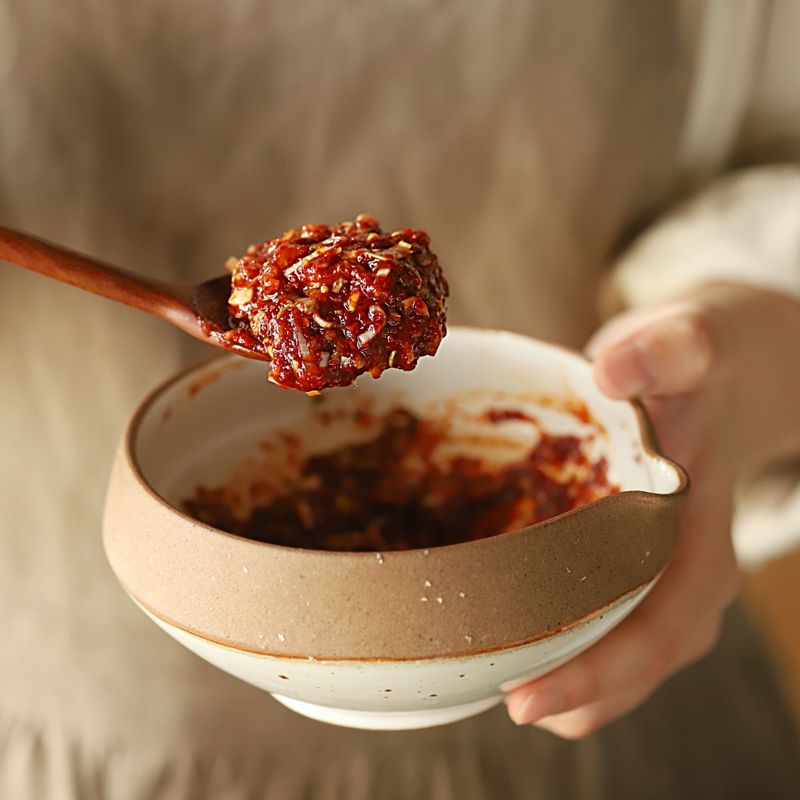 볼에 양념 재료를 넣고 섞어주세요.