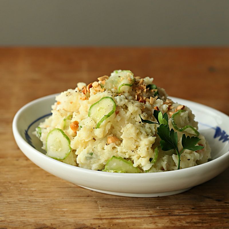 그릇에 담아 맛있게 즐겨주세요.