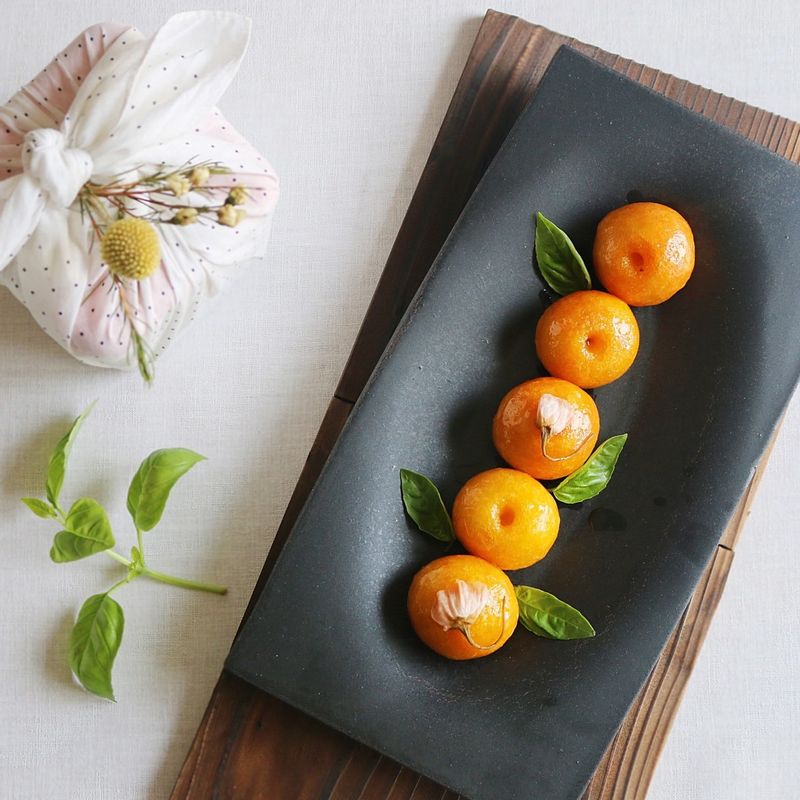 그릇에 내어 다함께 즐겨보세요.