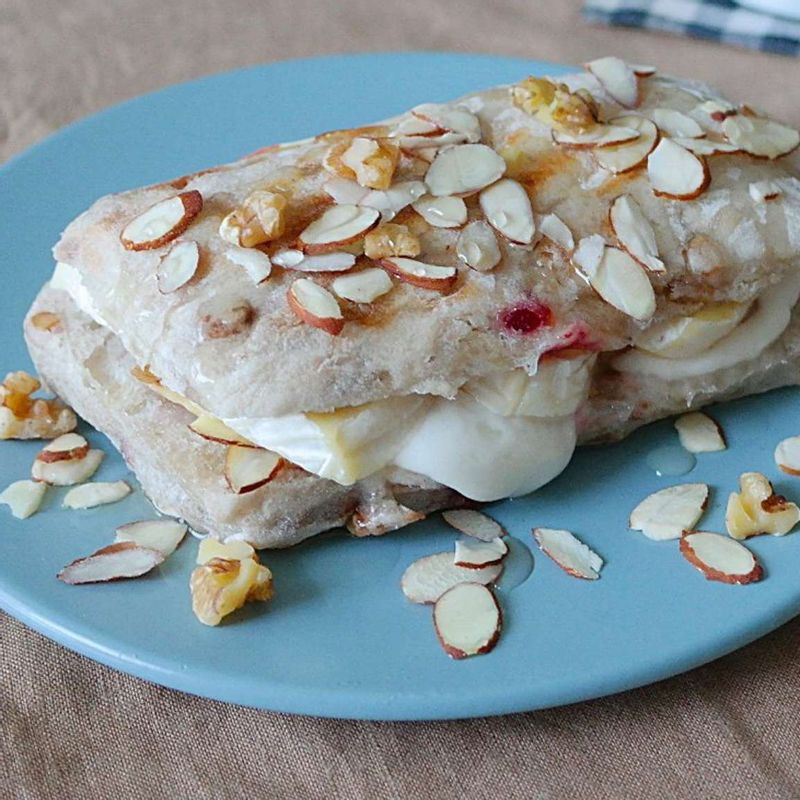 완성된 요리를 그릇에 담아 마무리해주세요.