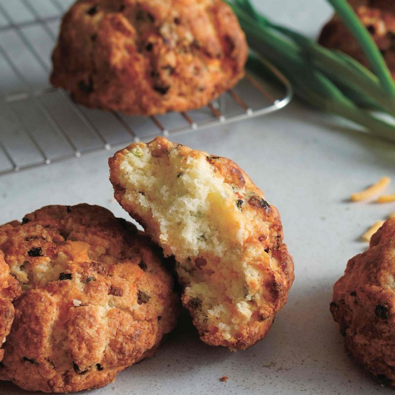 향긋한 쪽파의 향과 고소한 체더 치즈의 향을 느껴보세요!