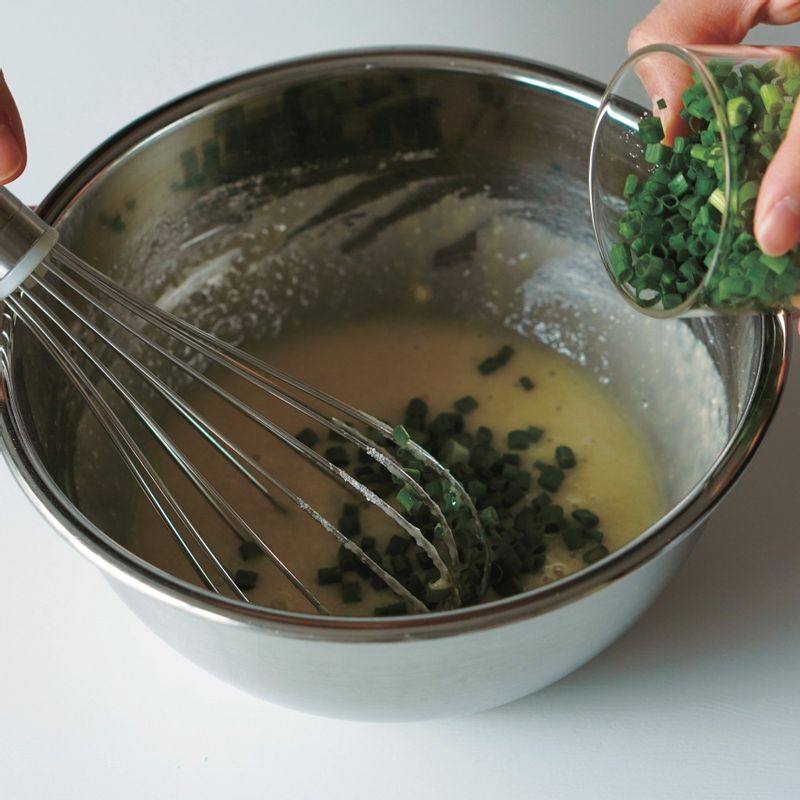 순서2에 송송 썰어둔 쪽파를 넣고 잘 섞어주세요.