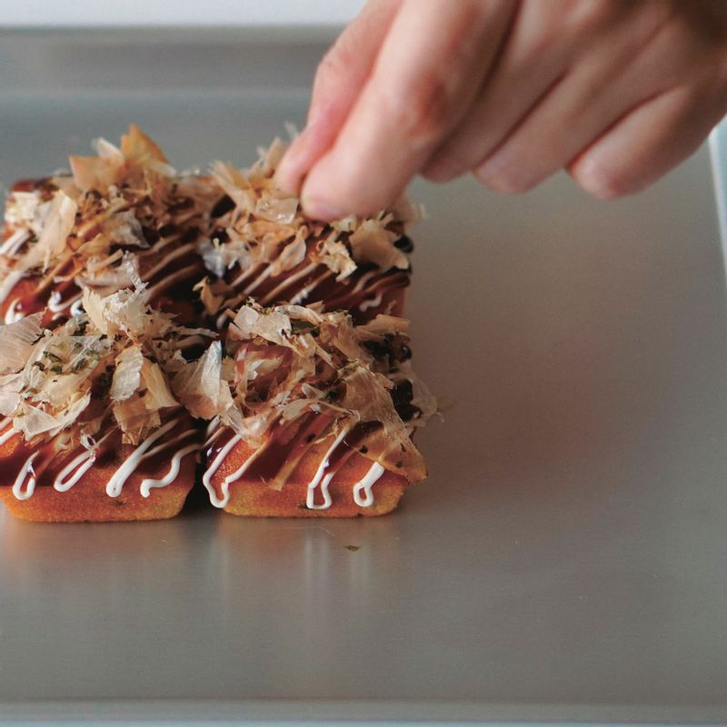 타코야끼 휘낭시에을 위한 재료 이미지로 박력분,아몬드 파우더,베이킹파우더,달걀흰자,소금 등으로 구성 되어있습니다.