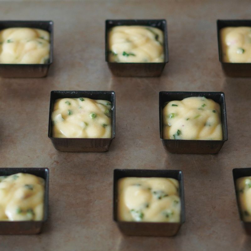 예열한 오븐에 넣고 180도에서 14분 동안 구워주세요.