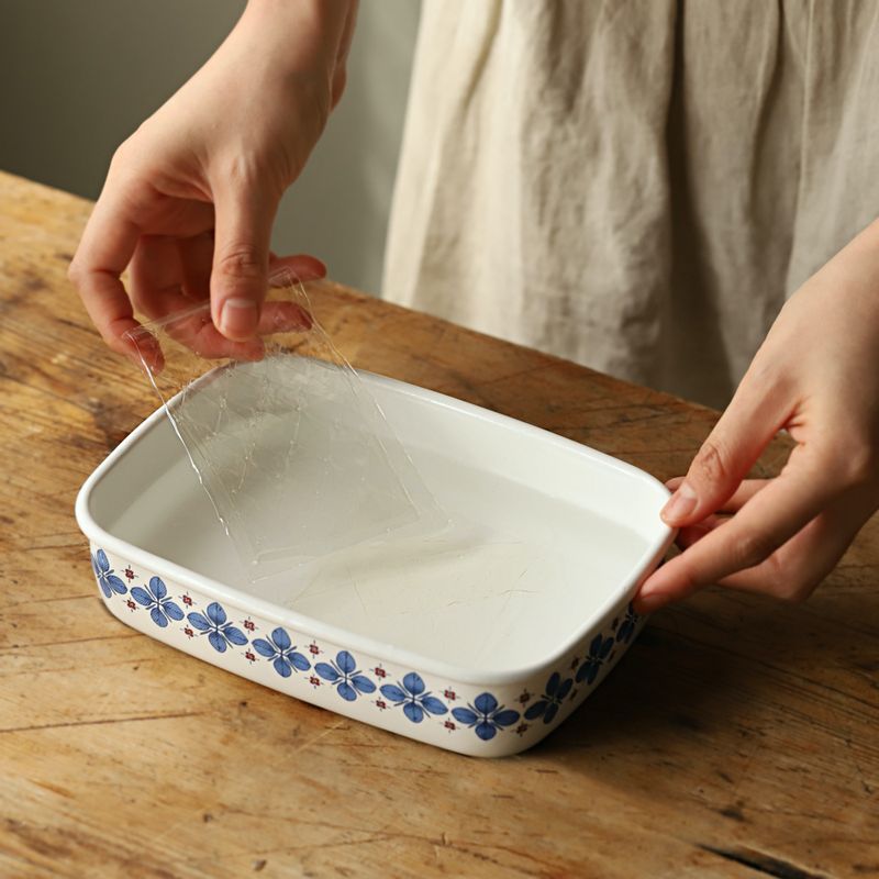 찬물에 젤라틴을 담가 10분 정도 불려주세요.
(tip. 조금 더 쫀득하고 탱글탱글한 식감을 원하신다면 과육보다 판 젤라틴의 비율을 높여 만들어 주세요)