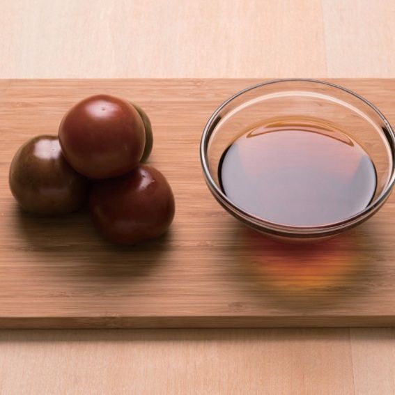 토마토 장아찌을 위한 재료 이미지로 토마토 등으로 구성 되어있습니다.