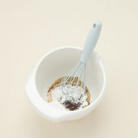 모카 아이싱 장식하기 Step 1