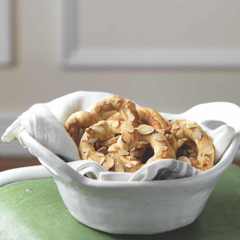 15. 쫄깃한 식감의 프레첼을 맛있게 즐겨보세요!