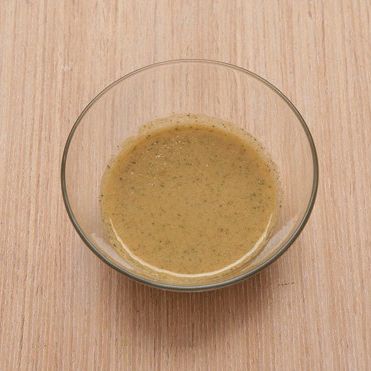 5. 분량의 재료들을 모두 섞어 겨자소스를 만들어 주세요.