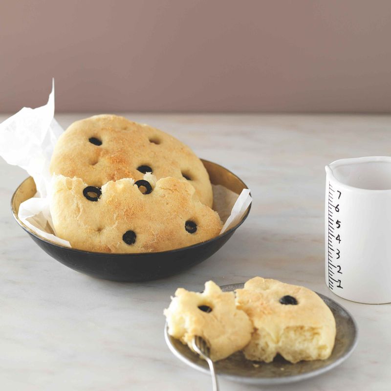 11. 이탈리안 정통 빵 치아바타를 맛있게 즐겨보세요.