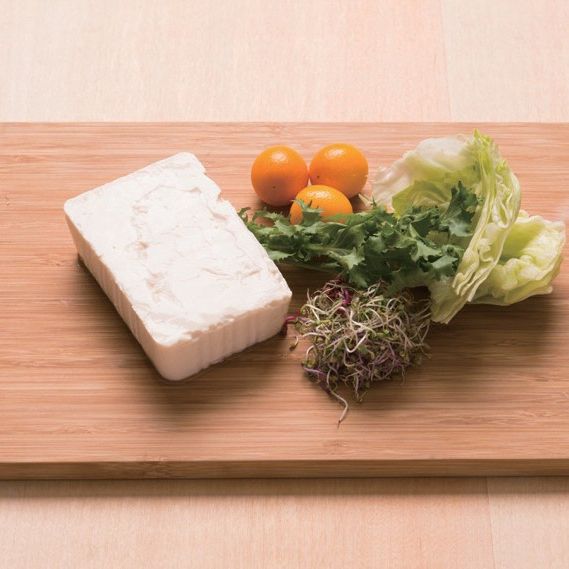 1. 연두부, 금귤, 베이비싹, 양상추, 치커리를 깨끗하 게 손질해 주세요.