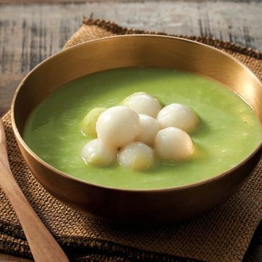 6. 옹심이가 떠오르면 소금으로 간하여 그릇에 담아낸 뒤 따뜻할 때 맛있게 즐기세요.
*Tip. 풋콩은 불린 후 겉껍질을 손으로 비벼 제거한 뒤 사용하는게 좋아요.