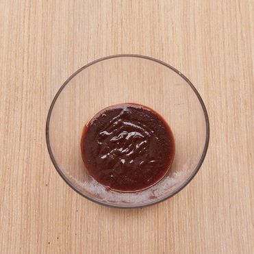 2. 분량의 재료들을 모두 넣고 골고루 섞어 비빔 양념장을 만들어 주세요.