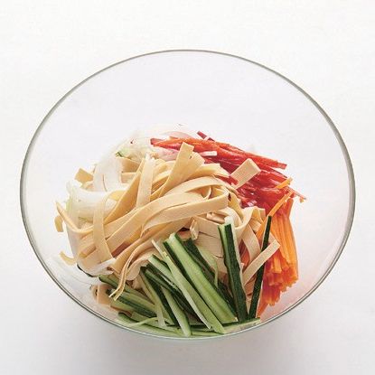 그릇에 순서 1의 재료를 모두 담아 주세요.