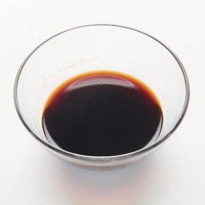 분량의 재료를 섞어서 소스를 만들어 주세요.