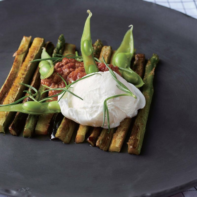 구운 채소 볼레네제 샐러드