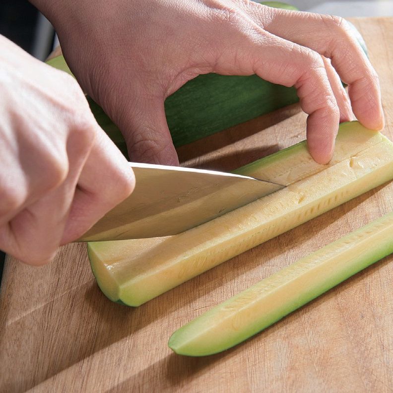 구운 채소 볼레네제 샐러드을 위한 재료 이미지로 애호박,가지,아스파라거스,달걀,볼로네제 등으로 구성 되어있습니다.