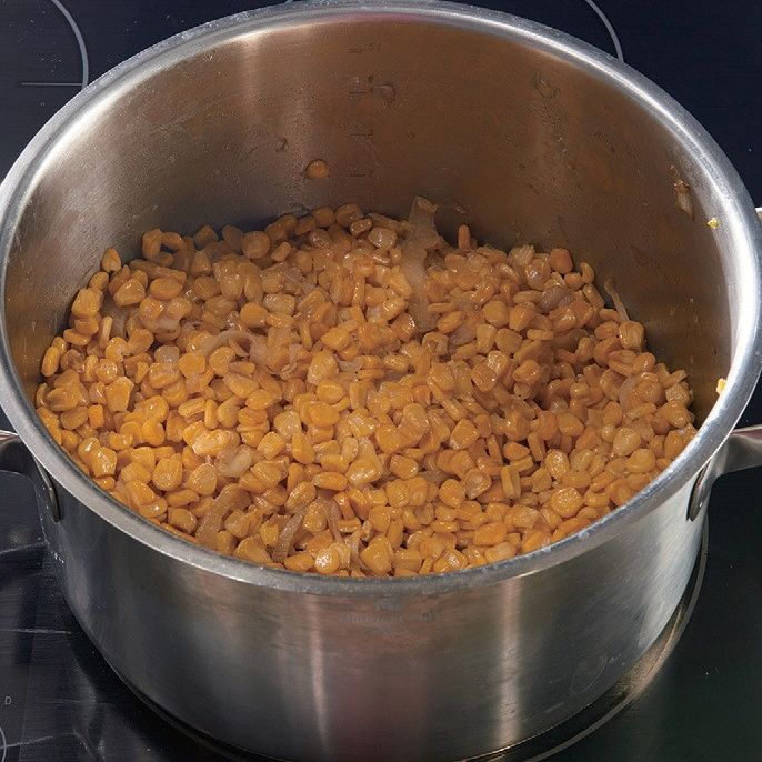 옥수수 생강 크림 스프을 위한 재료 이미지로 옥수수,양파,마늘,생강,우유 등으로 구성 되어있습니다.