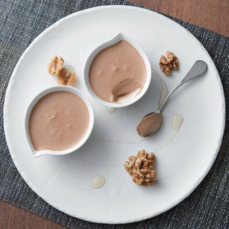 완성된 초콜릿 무스를 담아 맛있게 드세요.