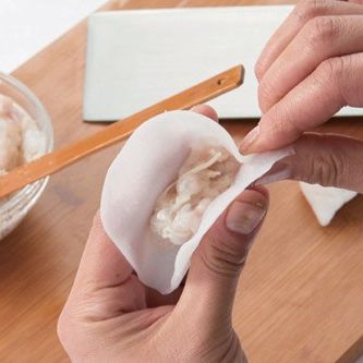 피의 끝을 1cm 가량 눌러주세요.