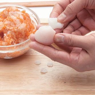 동그랗게 다듬고 매끄러운 부분이 위로 보이게 놔주세요.