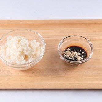 찹쌀 샤오마이을 위한 재료 이미지로 찹쌀,불린 샤미 등으로 구성 되어있습니다.