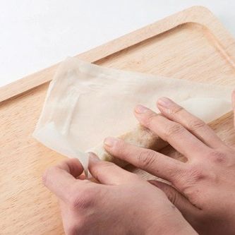 양 끝의 길이를 맞추어 가며 접어주세요.