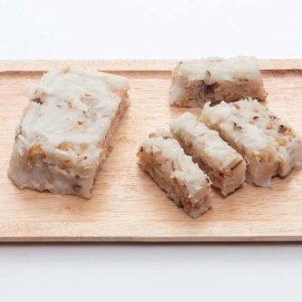 꺼내서 먹기 좋은 크기로 썰어주세요.