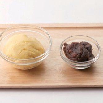 반죽과 팥앙금을 준비합니다.