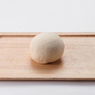 밀가루는 미지근한 물로 반죽해서 30분간 숙성시켜 주세요.