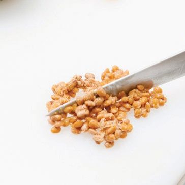 낫토 산마 소바을 위한 재료 이미지로 소바 면,산마 간 것,낫토,만가닥버섯,김 등으로 구성 되어있습니다.