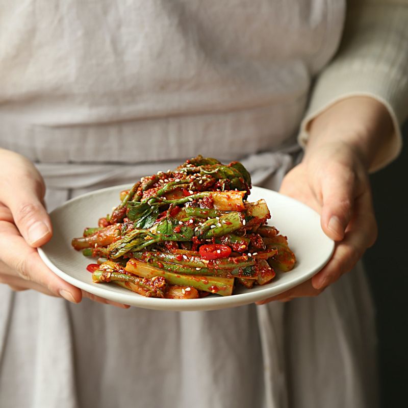 접시에 담은 후 통깨를 뿌려 완성해 주세요.