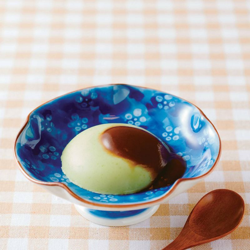 그릇에 50ml씩 담아 냉장고에서 굳히고, 분량의 소스 재료를 섞어서 소스를 만들어 굳힌 푸딩에 1큰술씩 올려 내면 완성이예요.
*Tip. 적당한 식감을 위해선 온도 조절이 중요해요.