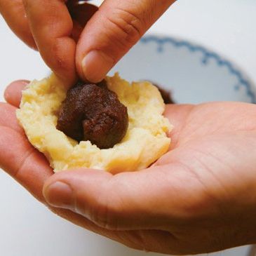 토란 팥만쥬을 위한 재료 이미지로 토란,찹쌀 가루,박력분,적앙금,호두 등으로 구성 되어있습니다.