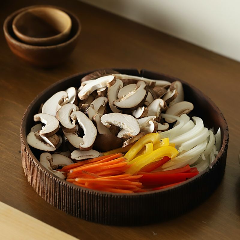 양파와 당근, 파프리카는 채를 썰어 주세요.