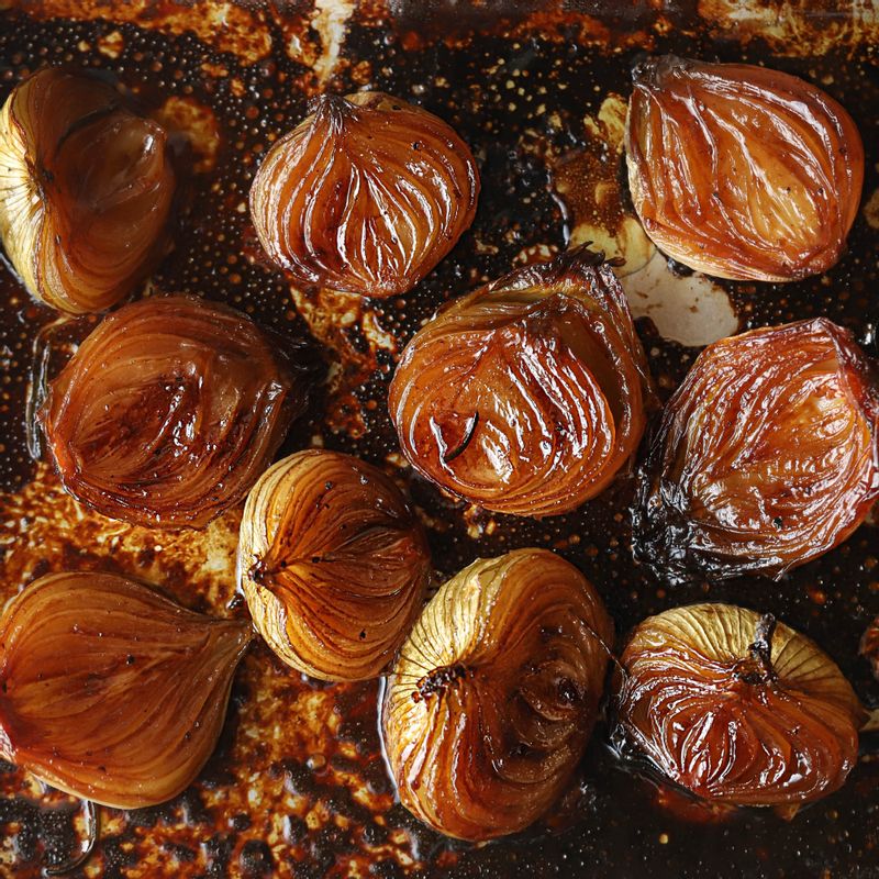 양파를 뒤집어서 20~25분 정도 더 구워주세요.